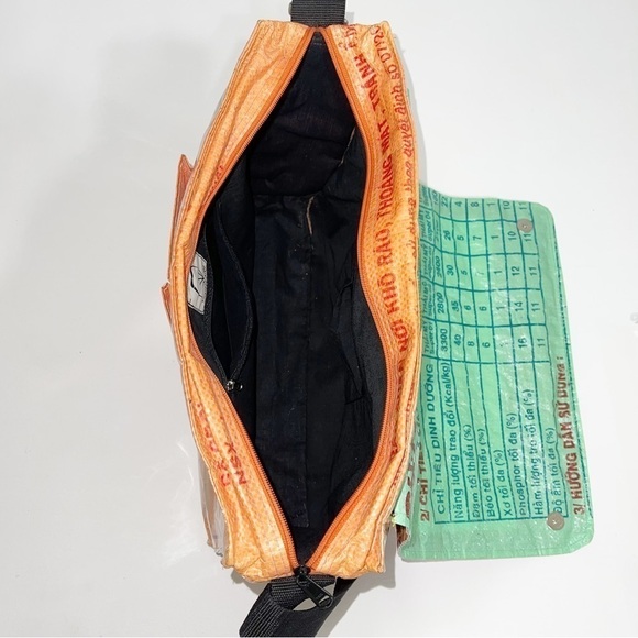 Elephant Emporium Recycled Deluxe Extra Large Messenger Bag - Picture 10 of 15